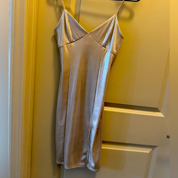 Dress - Picture 3 of 4